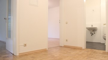 IMMOBILIENMENSCHEN – Neu renovierte 2 Zi.-Gartenwohnung in Alt-Unterhaching!!! 82008 Unterhaching, Terrassenwohnung