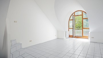 Sonnige 3 Zi. DG-Wohnung + Galerie mit 2 Balkonen S/W-Ausrichtiung und Seeblick! 82319 Starnberg, Dachgeschosswohnung